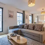 Lägenhet Campolide Lovely 2 Bedroom By Innkeeper *